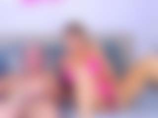 Live cam show with Annie and Andrew - Public MILF on Milfs Live
