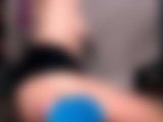 Live cam show with VittaHotAsss - Petite MILF on testsause.com