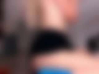 Live cam show with VittaHotAsss - Petite MILF on dropp.cam