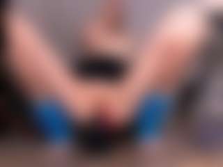 Live cam show with VittaHotAsss - Average on SinfulBabes