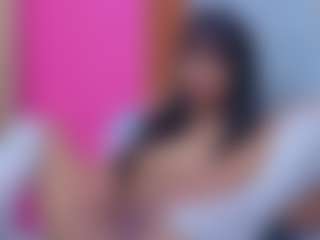 Emily MILF webcam performer live streaming