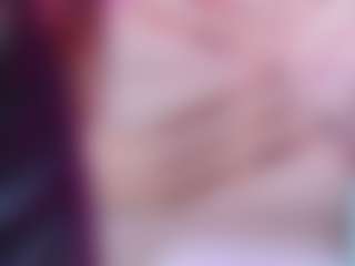 Emily MILF webcam performer live streaming