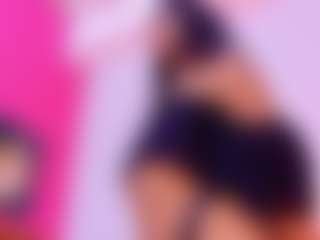 Live cam show with Emily - Ebony Teen (18+) on Sweet Sext