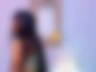 Emily MILF webcam performer live streaming