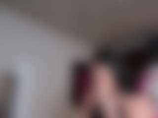 EmilyJhonsonn's Live Sex Cam Show