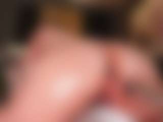 EmilyJhonsonn's Live Sex Cam Show