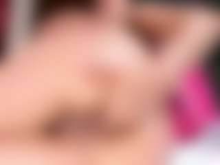 EmilyJhonsonn MILF webcam performer live streaming