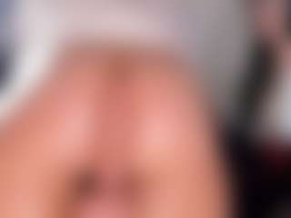 EmilyJhonsonn's Live Sex Cam Show