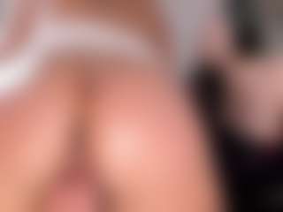 EmilyJhonsonn's Live Sex Cam Show