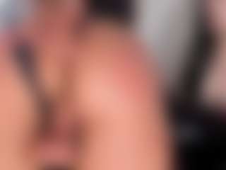 EmilyJhonsonn's Live Sex Cam Show