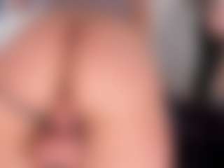 EmilyJhonsonn's Live Sex Cam Show
