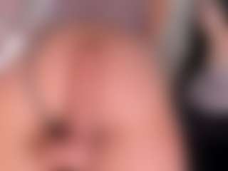 EmilyJhonsonn's Live Sex Cam Show