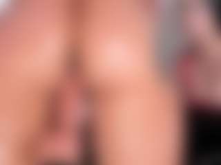 EmilyJhonsonn's Live Sex Cam Show