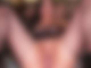 EmilyJhonsonn's Live Sex Cam Show