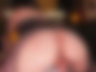 EmilyJhonsonn's Live Sex Cam Show