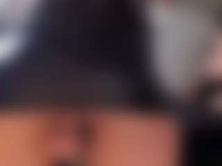 EmilyJhonsonn MILF webcam performer live streaming