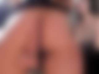 EmilyJhonsonn MILF webcam performer live streaming