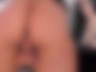EmilyJhonsonn MILF webcam performer live streaming