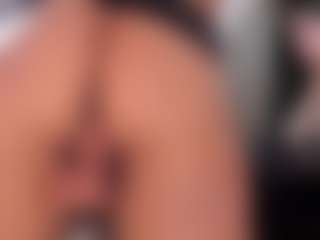 EmilyJhonsonn's Live Sex Cam Show