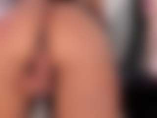 EmilyJhonsonn MILF webcam performer live streaming