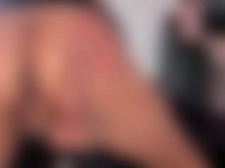 EmilyJhonsonn MILF webcam performer live streaming