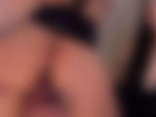 EmilyJhonsonn's Live Sex Cam Show