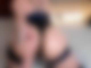 EmilyJhonsonn MILF webcam performer live streaming