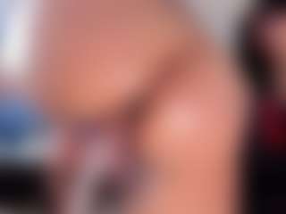 EmilyJhonsonn MILF webcam performer live streaming