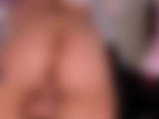 EmilyJhonsonn's Live Sex Cam Show