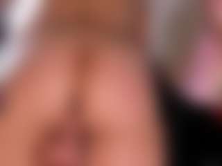 EmilyJhonsonn's Live Sex Cam Show