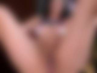 EmilyJhonsonn's Live Sex Cam Show