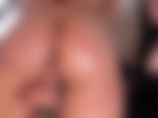 EmilyJhonsonn's Live Sex Cam Show