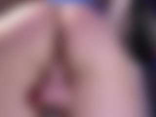 EmilyJhonsonn's Live Sex Cam Show
