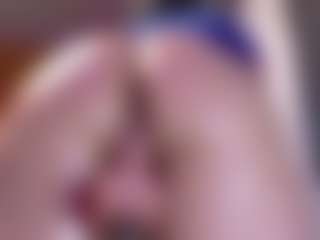 EmilyJhonsonn's Live Sex Cam Show