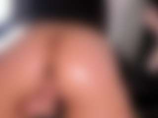 EmilyJhonsonn's Live Sex Cam Show