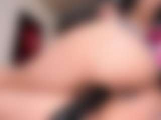 EmilyJhonsonn's Live Sex Cam Show