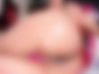 EmilyJhonsonn MILF webcam performer live streaming