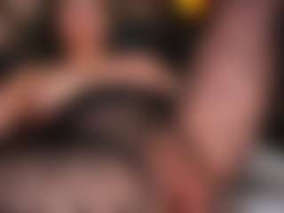 EmilyJhonsonn MILF webcam performer live streaming