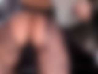 EmilyJhonsonn's Live Sex Cam Show