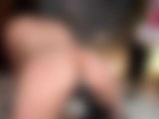 EmilyJhonsonn's Live Sex Cam Show