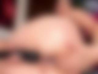 EmilyJhonsonn's Live Sex Cam Show