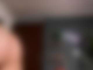 EmilyJhonsonn's Live Sex Cam Show