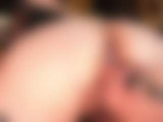 EmilyJhonsonn's Live Sex Cam Show