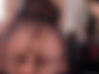 EmilyJhonsonn's Live Sex Cam Show