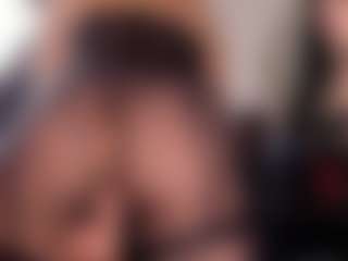 EmilyJhonsonn's Live Sex Cam Show