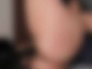 EmilyJhonsonn's Live Sex Cam Show