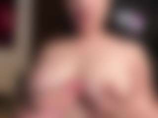 EmilyJhonsonn's Live Sex Cam Show