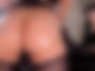 EmilyJhonsonn's Live Sex Cam Show