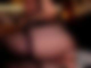 EmilyJhonsonn MILF webcam performer live streaming