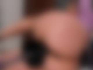 EmilyJhonsonn's Live Sex Cam Show